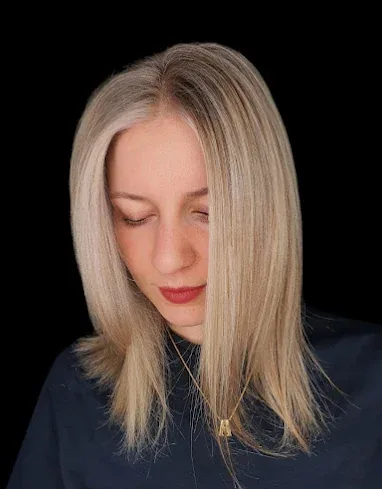 Blonde lob with a soft root melt